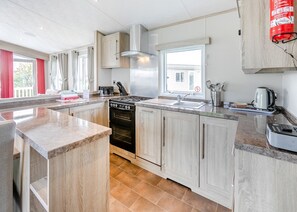 Kühlschrank, Ofen, Herdplatte, Geschirrspüler