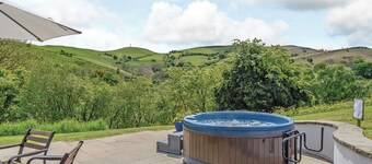 Outstanding open plan two storey lodge.