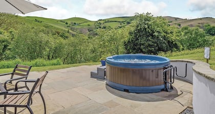 Outstanding open plan two storey lodge.