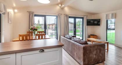 A stunning luxury lodge, perfect for a couples retreat or family break.