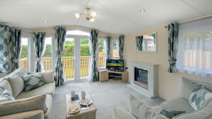 TV - 2 bedroom accommodation in Cowden, Nr Hornsea (Cowden, Nr Hornsea)