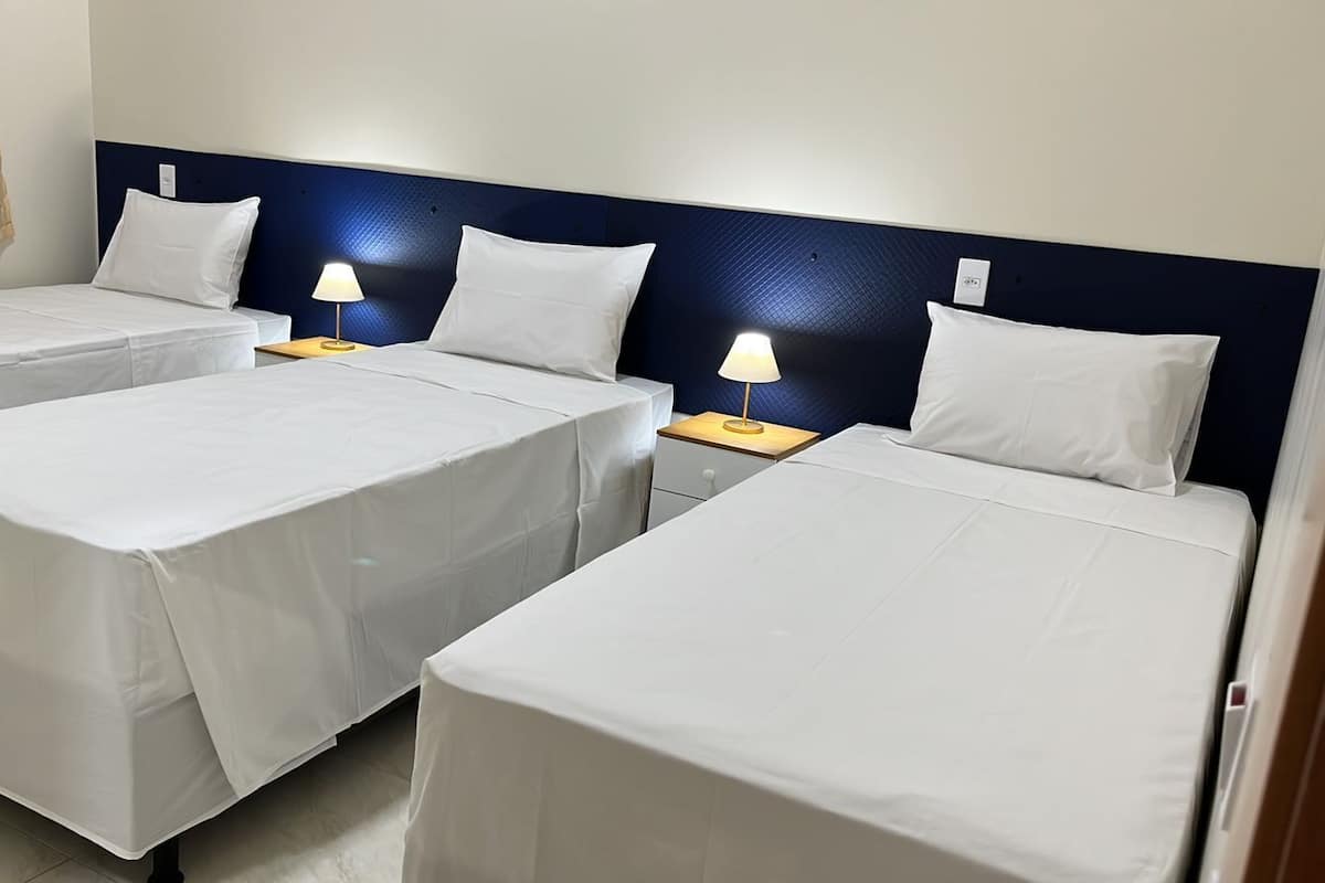 Comfort kamer, 1 twijfelaar | Lakens van Egyptisch katoen, luxe beddengoed, een bureau