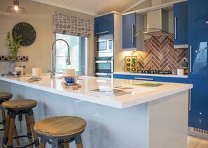 Kühlschrank, Ofen, Herdplatte, Geschirrspüler