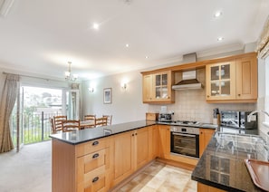 Fridge, oven, stovetop, dishwasher