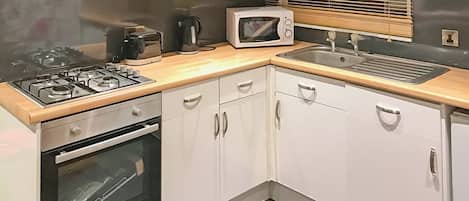 Kühlschrank, Ofen, Herdplatte, Toaster