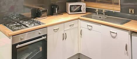 Fridge, oven, stovetop, toaster