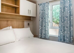 2 bedrooms, free WiFi - Finished to a high standard, the Avonmore is spacious, warm, and comfortable. (Porth, Newquay)