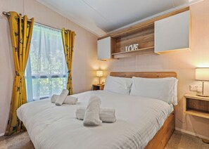 2 bedrooms - Luxurious and contemporary caravan. (Reynalton, Nr Narberth)