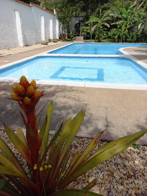Utomhuspool