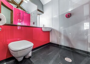 Bathroom - Oat Cottage is very individual. (Watergate, Looe)