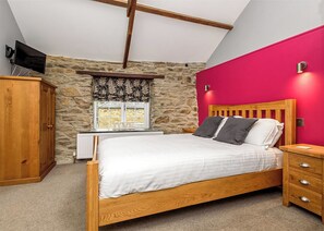 1 bedroom, free WiFi - Oat Cottage is very individual. (Watergate, Looe)