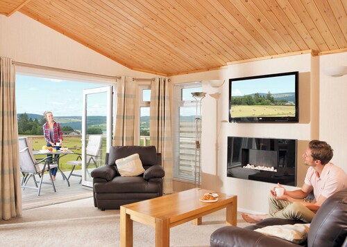 Superb lodge with luxurious and contemporary styling features.