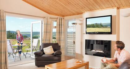Superb lodge with luxurious and contemporary styling features.