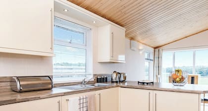 Superb lodge with luxurious and contemporary styling features.