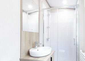 Bathroom - Located in a cul-de-sac near the main clubhouse. (Hunstanton)