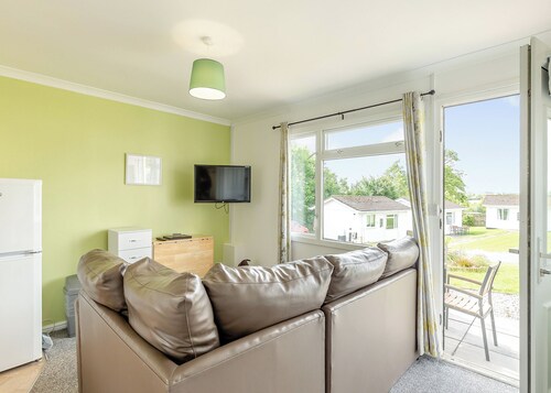 Contemporary cottage with one double and one with bunks.