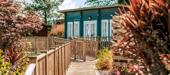 Contemporary cottage with one double and one with bunks.