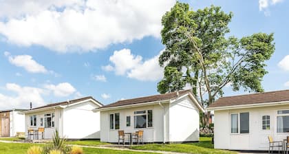 Contemporary cottage with one double and one with bunks.