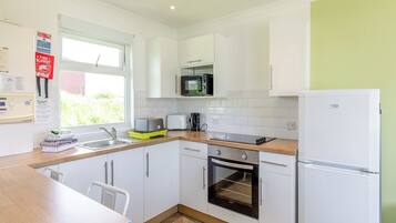 Fridge, oven, stovetop, toaster