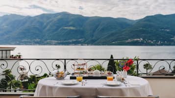 Suite Attika | Allergikerbettwaren, kostenlose Minibar, Zimmersafe, Schreibtisch