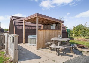 Outdoor dining - 1 bedroom accommodation in Great Busby (Great Busby)