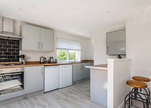 Geladeira, fogão, cooktop, lava-louças