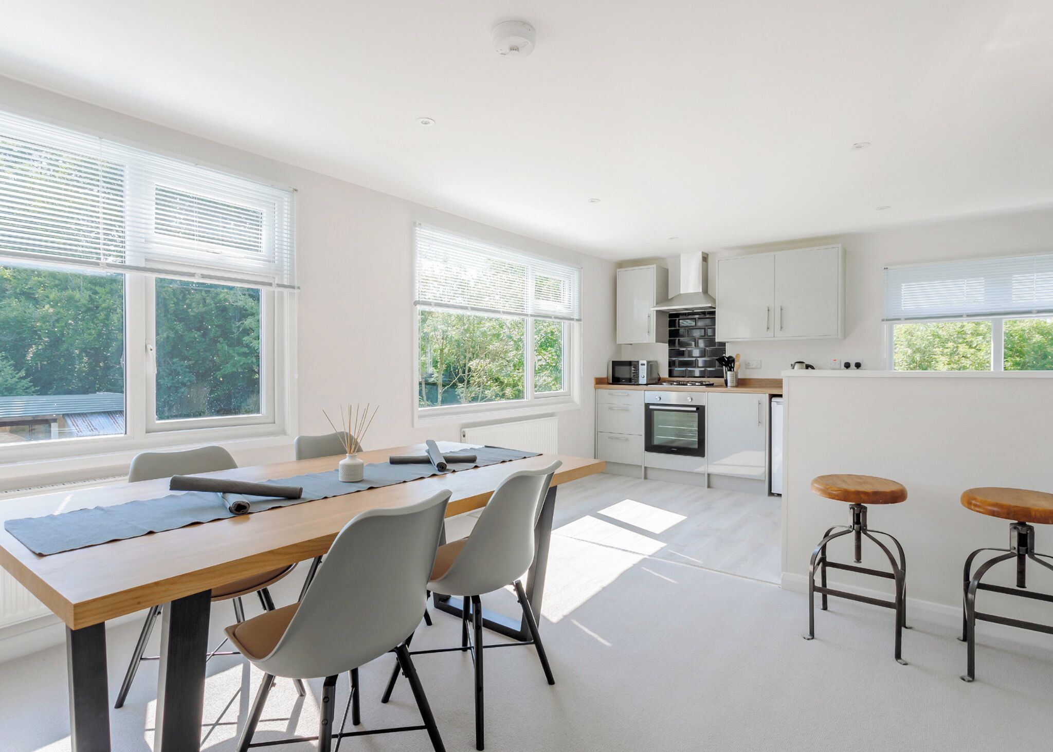 Fridge, oven, stovetop, dishwasher