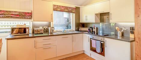 Refrigerador, horno, placa de cocina, tostadora