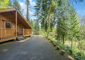 Exterior - Timber lodge set high in an elevated secluded position with a view of the lake. (Webbery, Bideford)