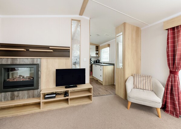 Living area - Modern and comfortable 2 bedroom caravan with one double and one twin. (Stratford-upon-Avon)