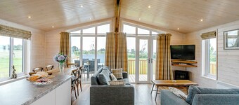 Field View Lodge (Pet)