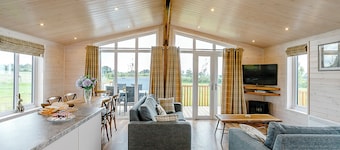 Field View Lodge (Pet)