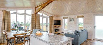 Field View Lodge (Pet)