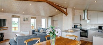 Field View Lodge (Pet)