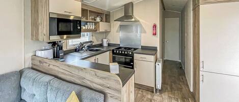 Geladeira, fogão, cooktop, torradeira