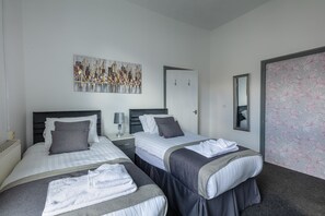 Traditional Villa | 5 bedrooms, iron/ironing board, free WiFi, bed sheets - Peel Mount Villa (Salford)