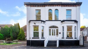 Mặt tiền nơi lưu trú