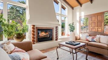 Télévision, cheminée