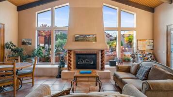 Télévision, cheminée