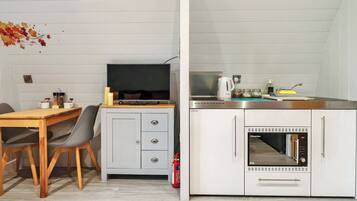 Fridge, toaster, cookware/dishes/utensils