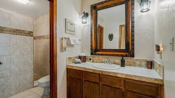 Sèche-cheveux, serviettes fournies