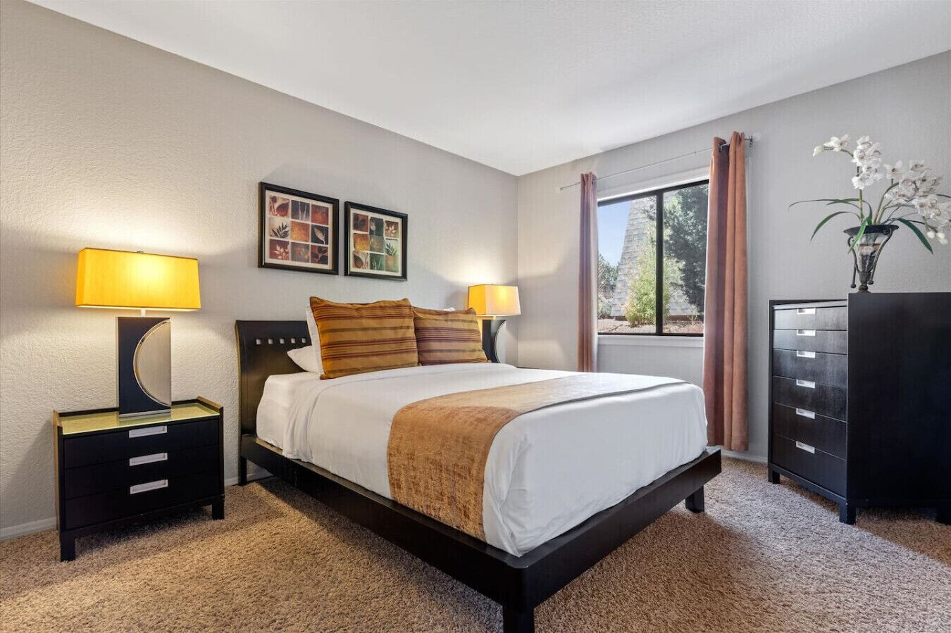 2 quartos, Wi-Fi de cortesia, roupa de cama