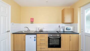 Fridge, oven, stovetop, toaster