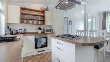 Réfrigérateur, four, plaque de cuisson, lave-vaisselle