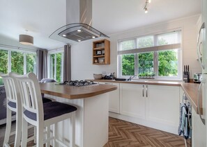 Fridge, oven, stovetop, dishwasher - 1 bedroom accommodation in Earls Colne, Colchester (Earls Colne, Colchester)