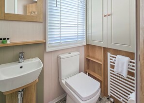 Bathroom - Modern, contemporary holiday home facing the sea. (Lendalfoot)