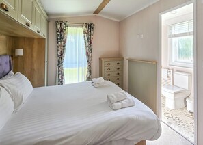 2 bedrooms - Modern, contemporary holiday home facing the sea. (Lendalfoot)