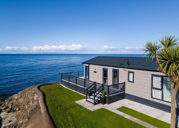 المنشأة من الخارج