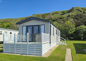 Unclassified image, 4 of 9, button