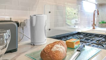 Fridge, oven, stovetop, toaster
